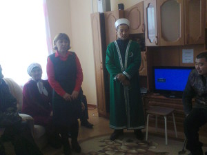 В честь праздников 23 февраля и  8 марта  с  поздравлениями посетили  дом престарелых 
